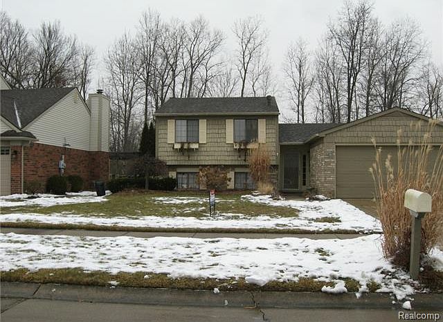 1st image of 24772 Groveland Dr