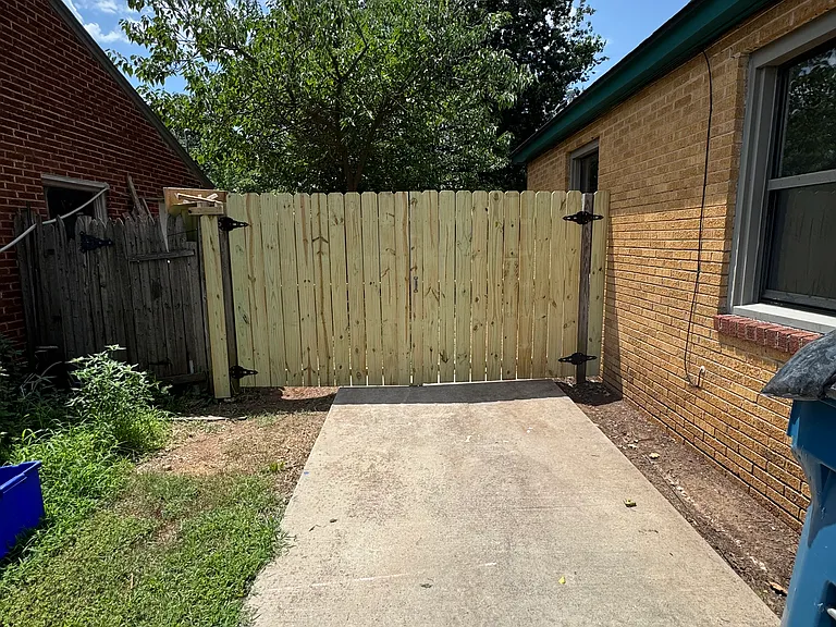 528 E Douglas Dr — Photo 29