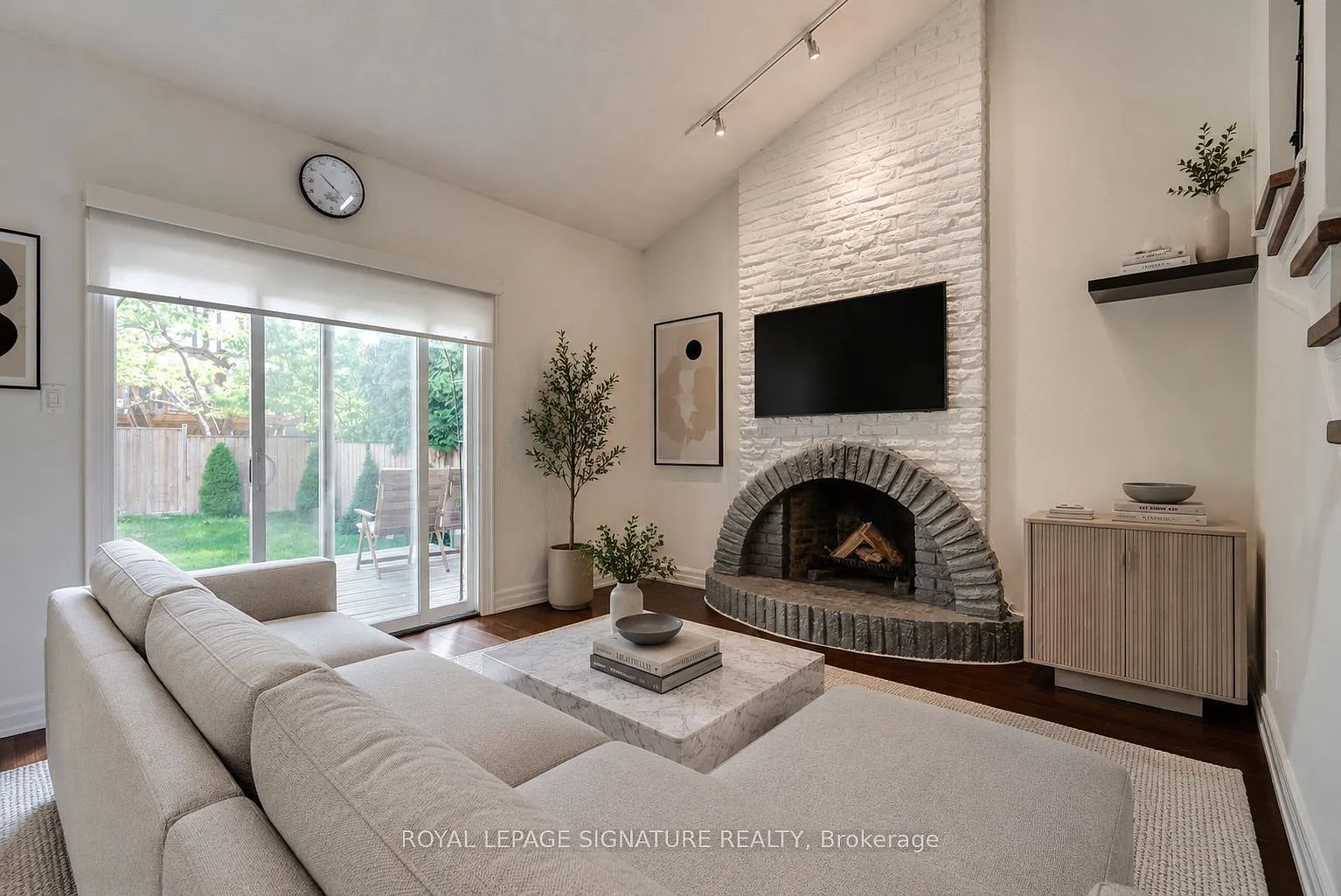 4 bed, $3,950 — Photo 1