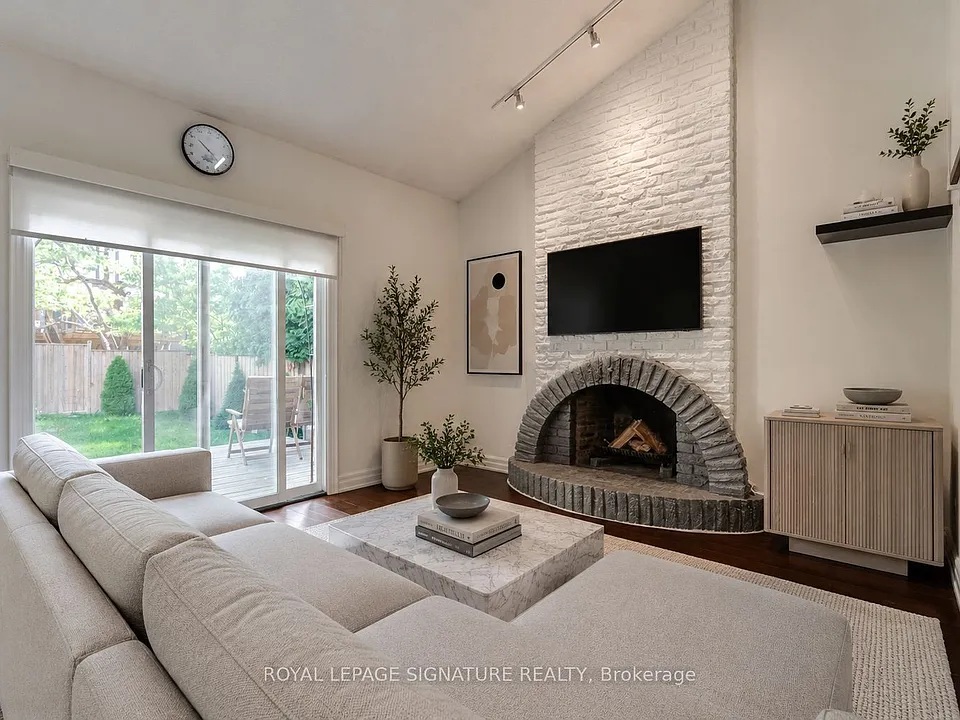 23 W Borough St