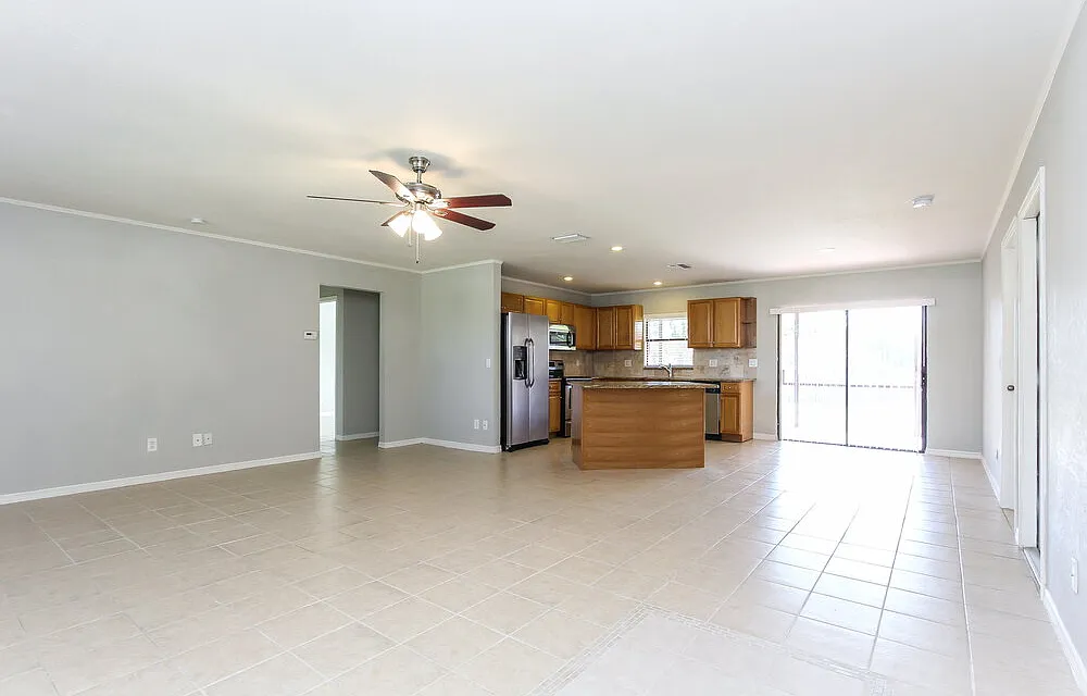 3 bed, 2.0 bath, 1404 sqft, $2,345 — Photo 3