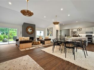 9215 Wenonga Rd, Leawood, KS 66206