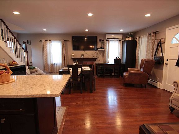5th image of 137 Dehnhoff Ave