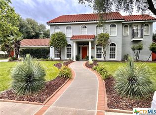 207 Woodway Dr, Victoria, TX 77904