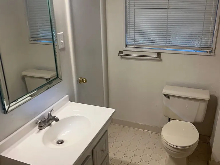 1525 Melrose Pl — Photo 12
