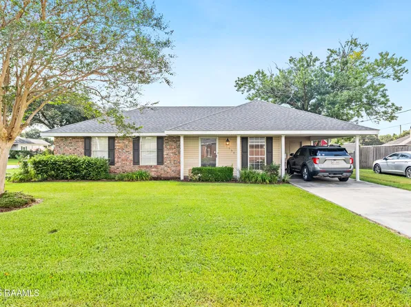 1530 Saint Charles St, Breaux Bridge, LA 70517