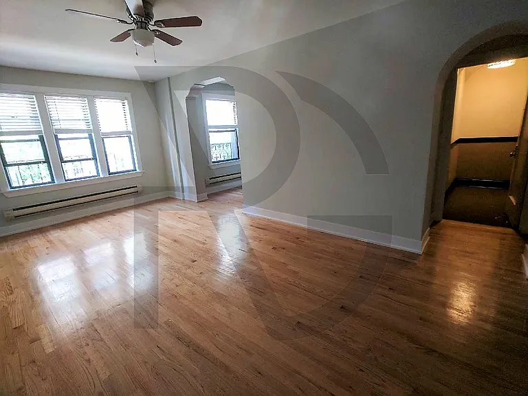 423 W Roscoe St #3 — Photo 8