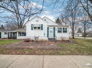 105 Park St, Oswego, IL 60543