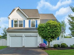 15 Marco Polo Ct, Franklin Park, NJ 08823