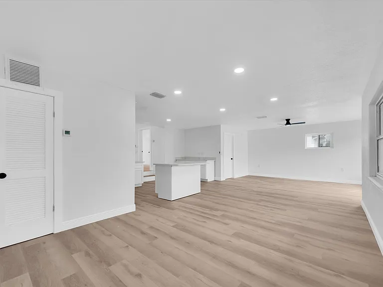 3811 Huntington St NE — Photo 8