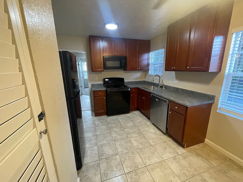 1256 99th Ave