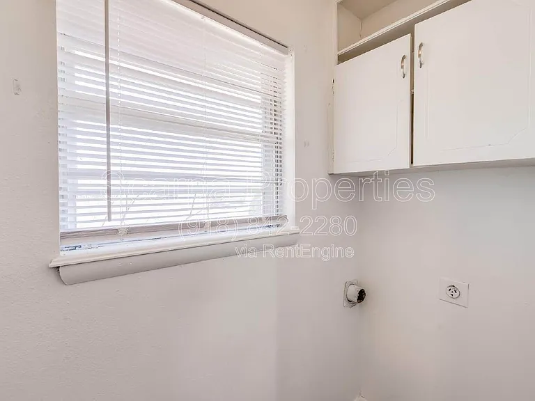 313 E Woodrow Pl — Photo 13