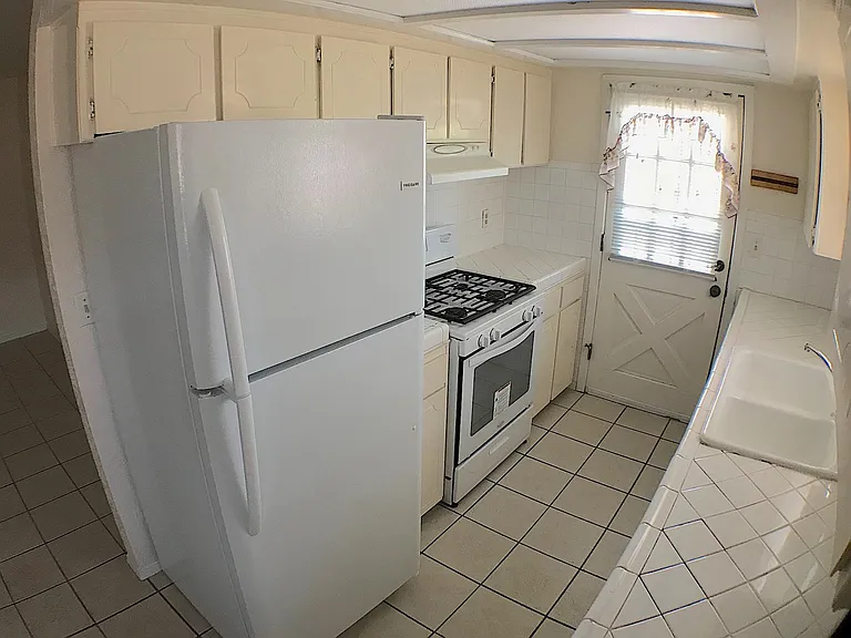 2418 Pittsburg Ave — Photo 11