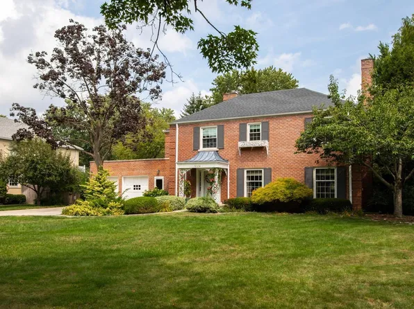 1024 Buckingham Rd, Grosse Pointe Park, MI 48230