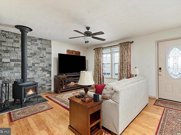 4th image of 109 Huron Trl