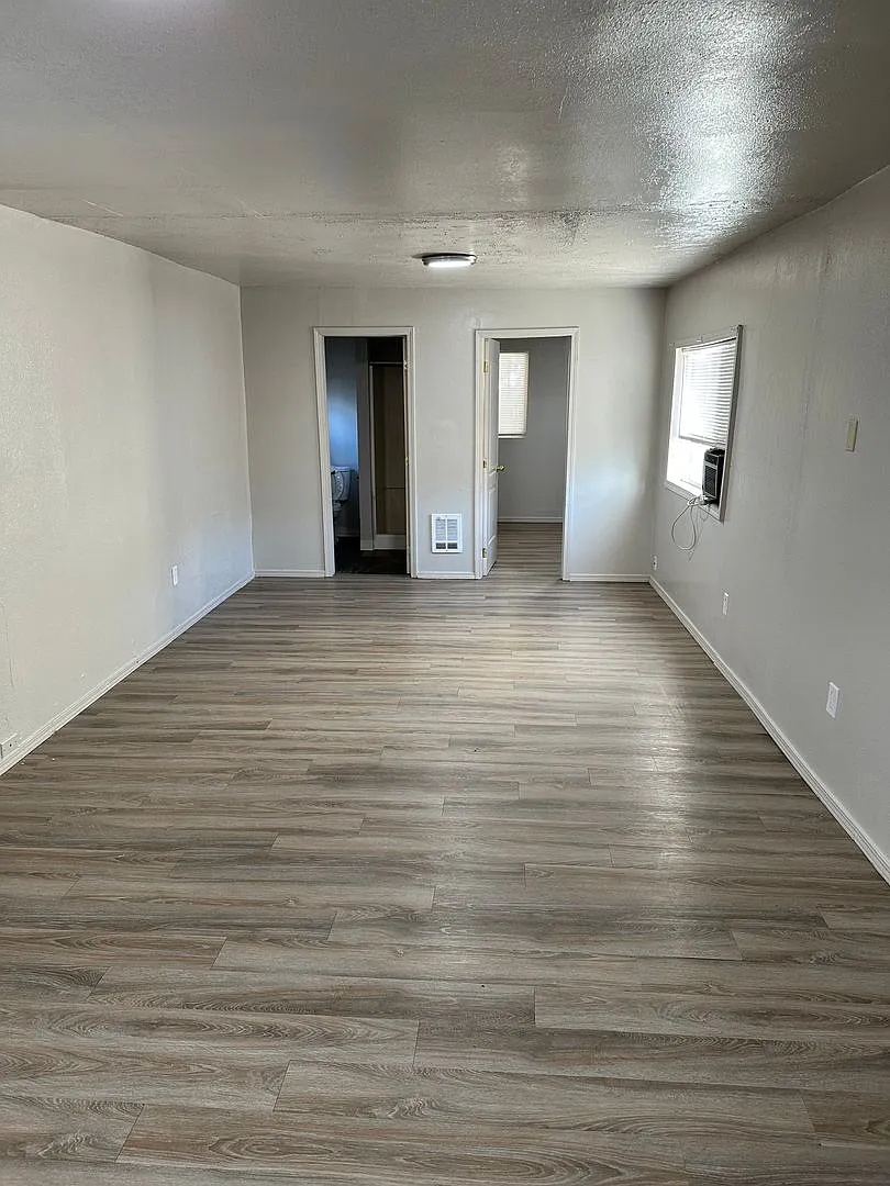 13TH Ave. - 128 — Photo 4