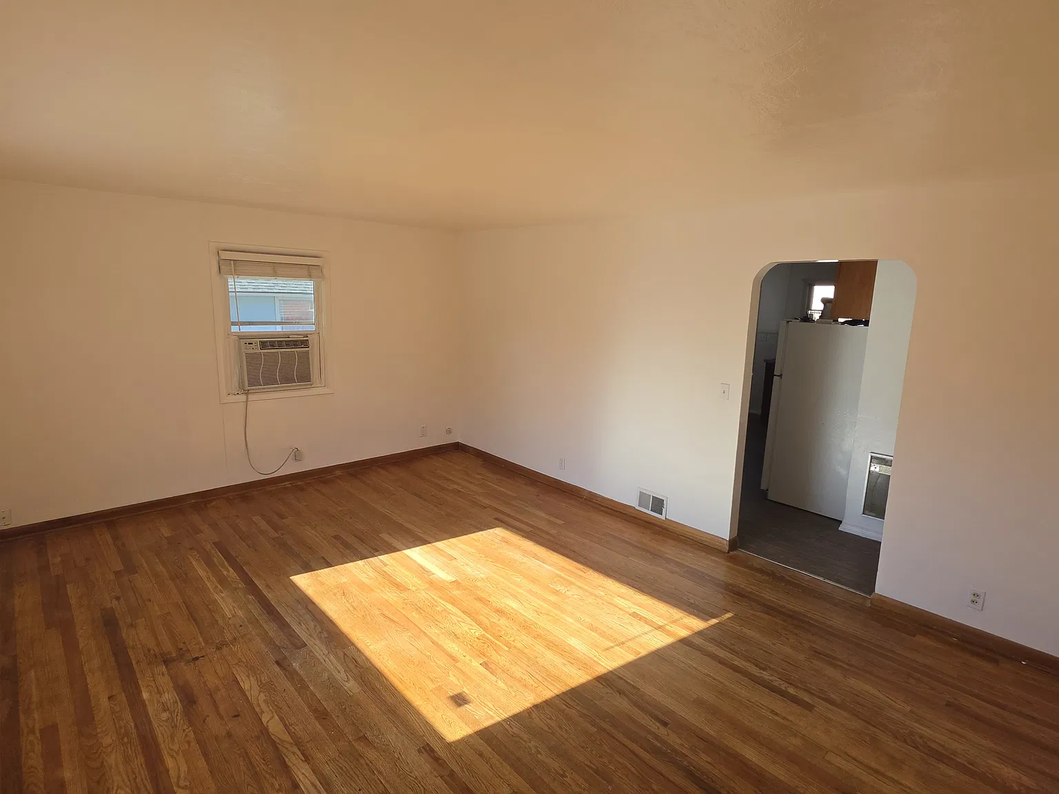 4 bed, 1860 sqft, $2,200 — Photo 4