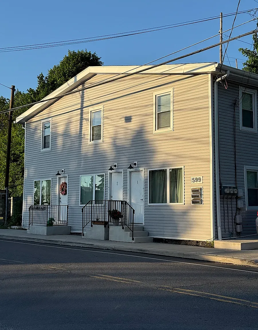 3 bed, 1.5 bath, 1400 sqft, $1,700 — Photo 1