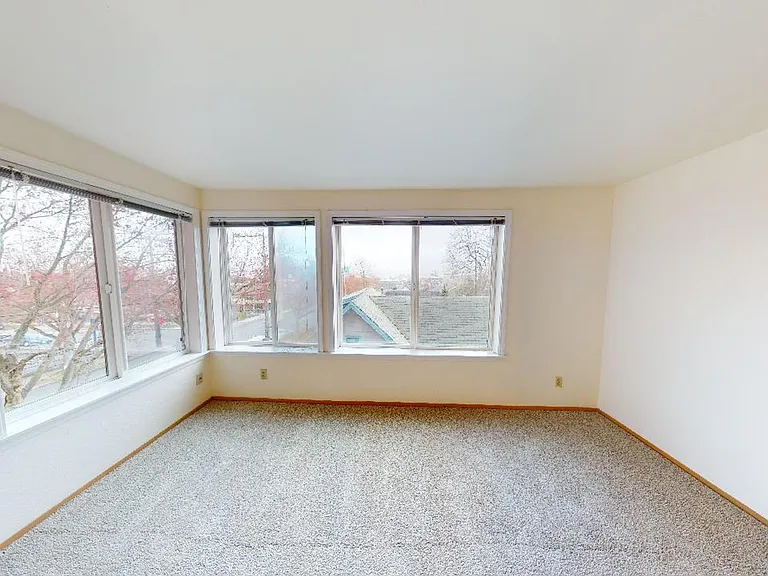 4459-Upper Fremont Close To Woodland Park Zoo — Photo 12