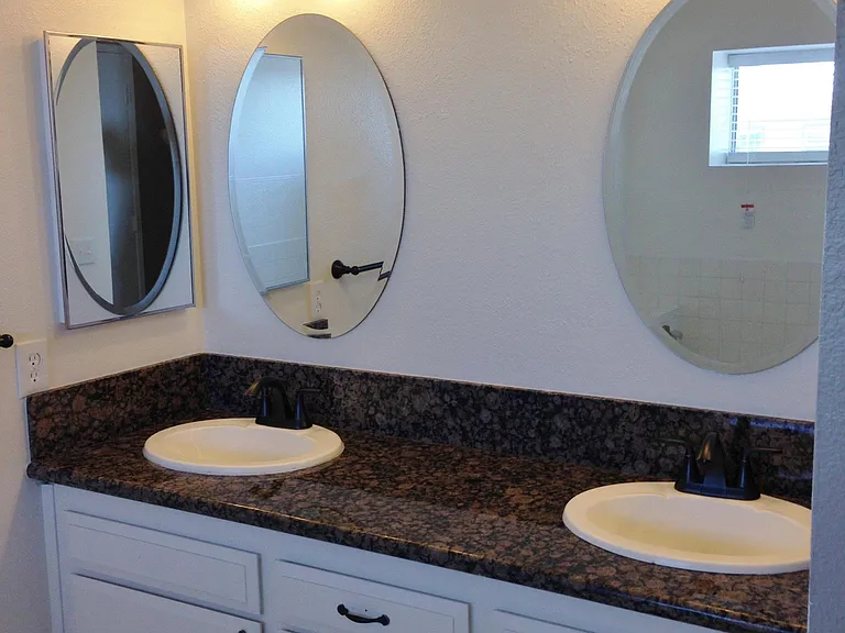 Upstairs Bathroom w/ dual sinks