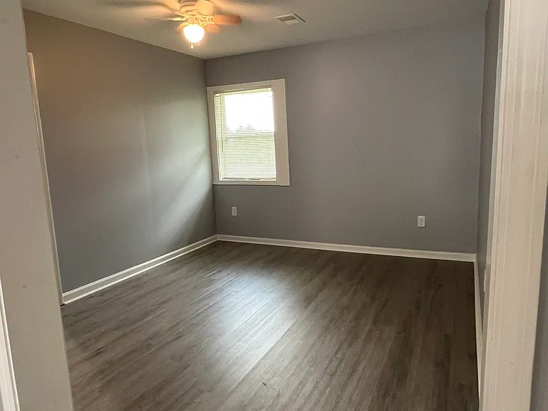 305 W Oak St #B — Photo 20