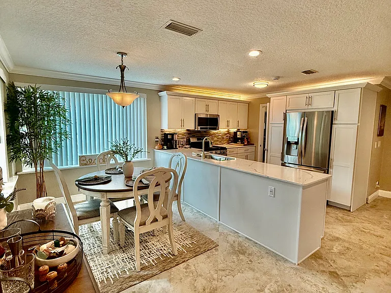 4181 Saxon Dr — Photo 7