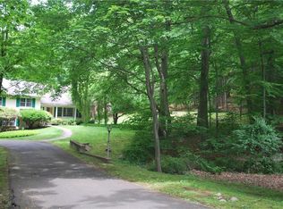 208 Hickok Rd, New Canaan, CT 06840