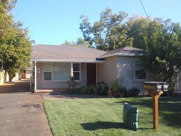 1442 N Cherry — Photo 1