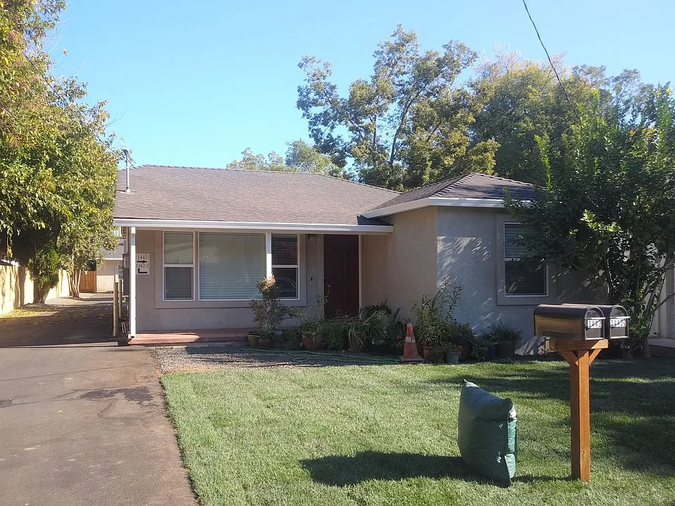 1442 N Cherry