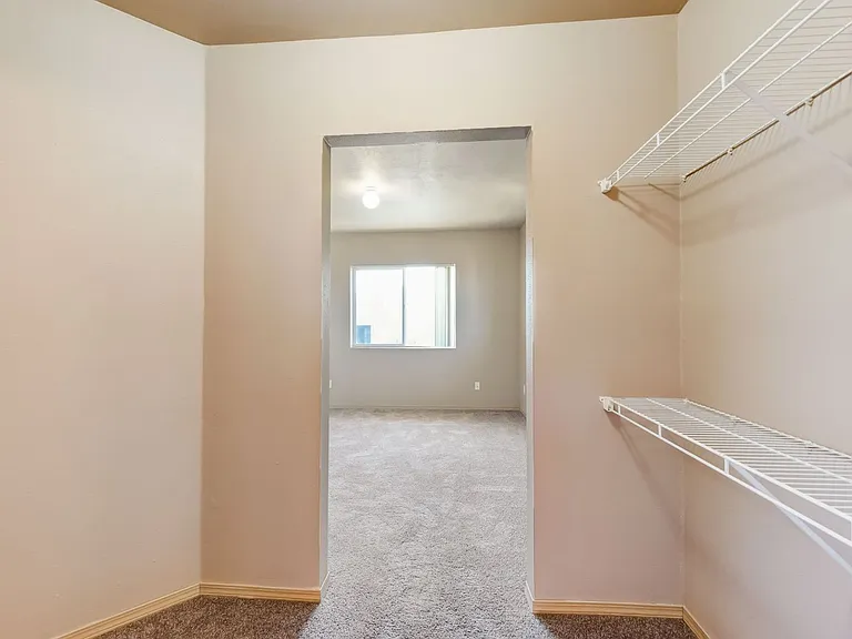 Gateway Village Apartments — Photo 52