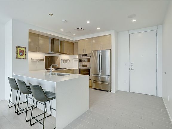 5th image of 301 West Ave #1409