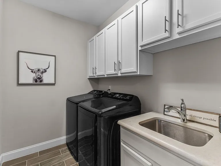 616 Angelica Cir — Photo 18