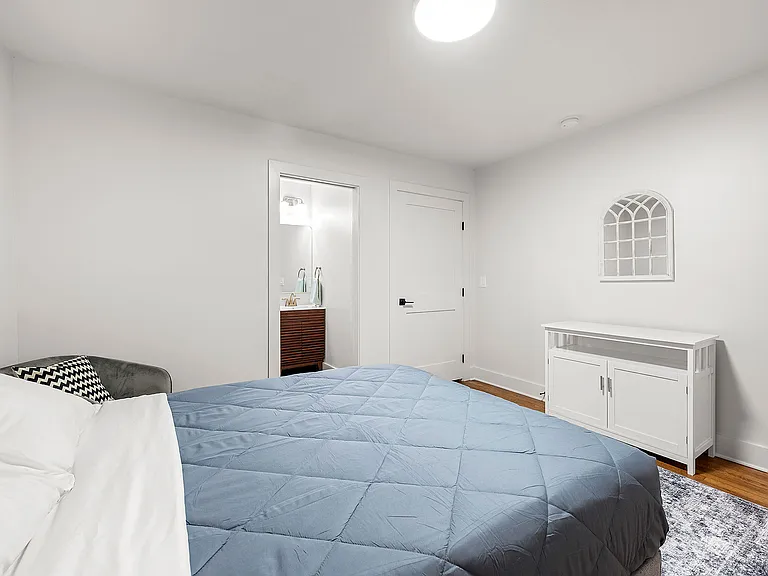 1540 Berkeley Ln NE — Photo 19