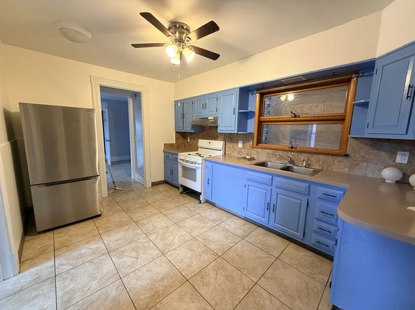 6 Mount Carmel Pl APT 1