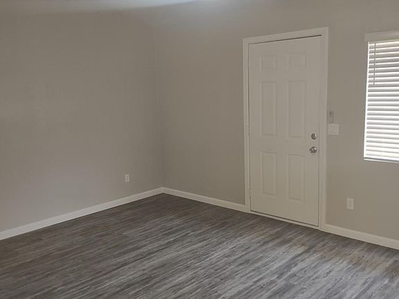 4th image of 906 N Revere Unit 201