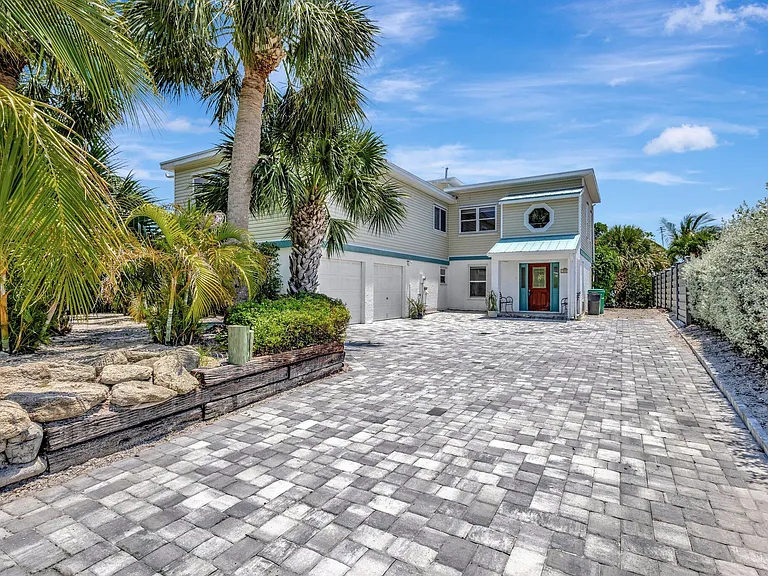 217 Marina Dr — Photo 3