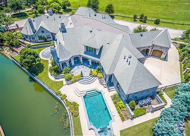 1st image of 7301 Trianon Ct