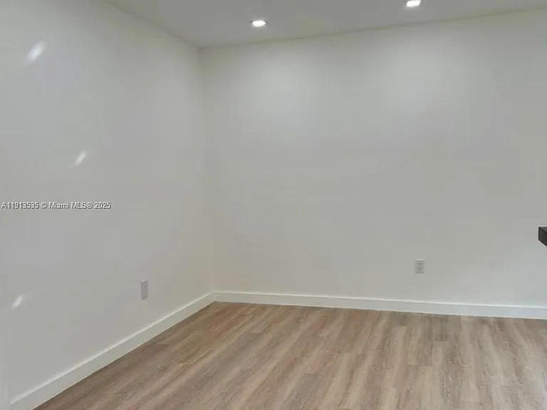 7535 NE 2nd Ct #1 — Photo 21