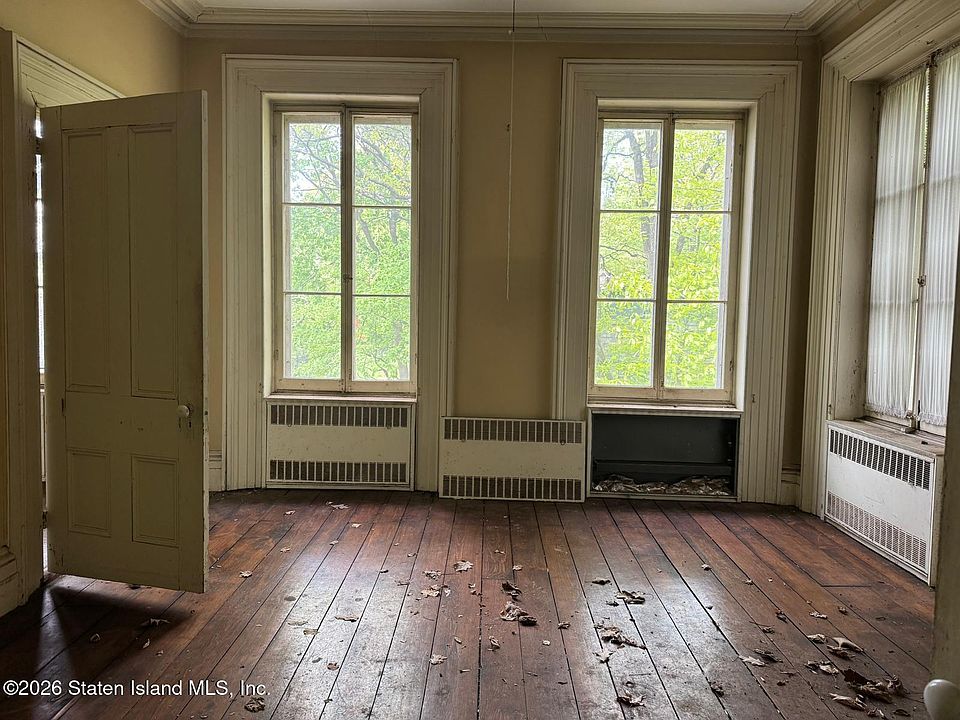 10th image of 190 Meisner Ave