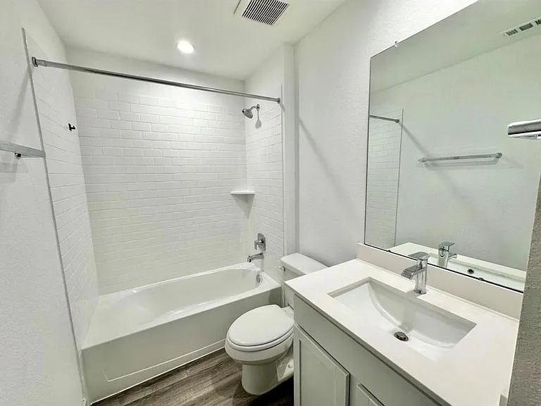 1210 Hughes Crossing Dr — Photo 15