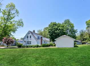 37 Hawthorne Ave, Morris Plains, NJ 07950