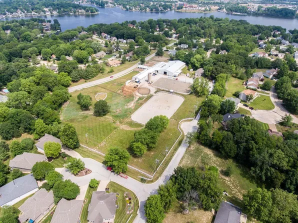 1253 N Henke Rd, Lake Saint Louis, MO 63367