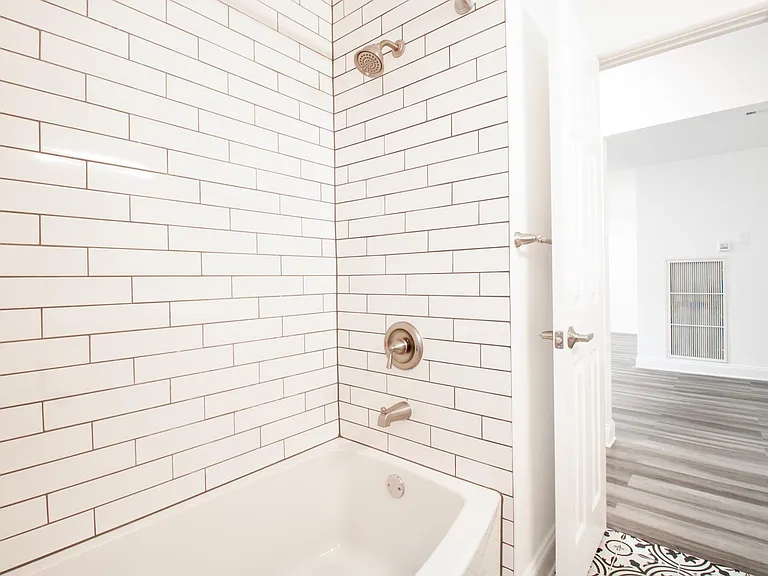 230 42nd Ave N — Photo 12