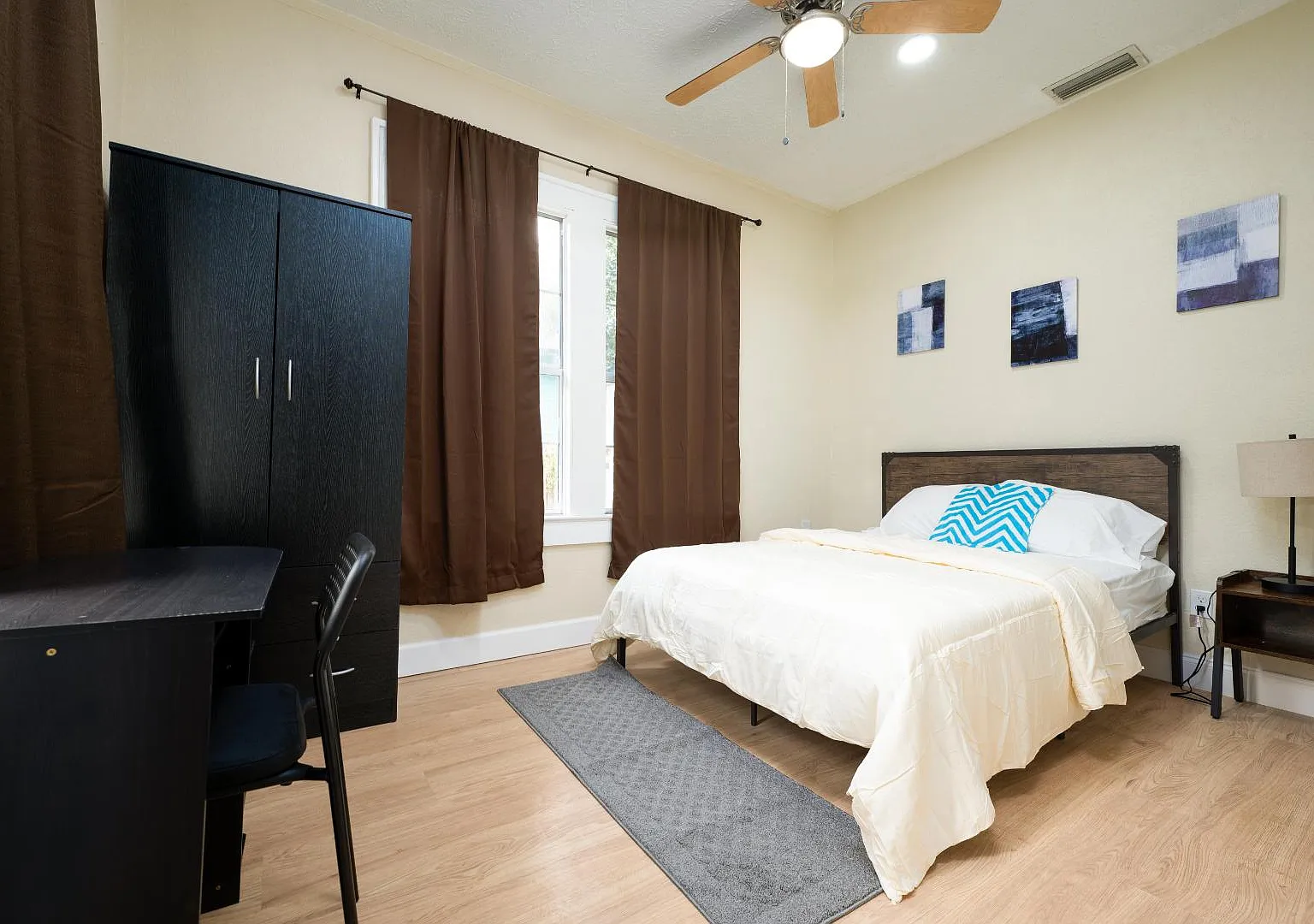 105 W 36th St - Room 3 — Photo 1