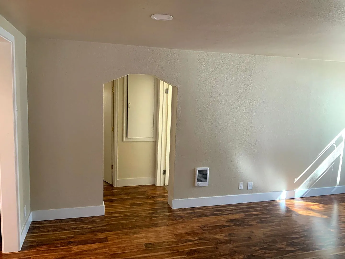2 Bedroom 1 Bathroom — Photo 3