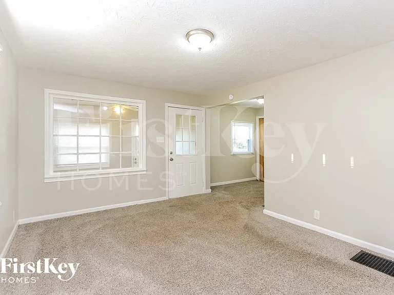 2337 Calhoun St — Photo 3
