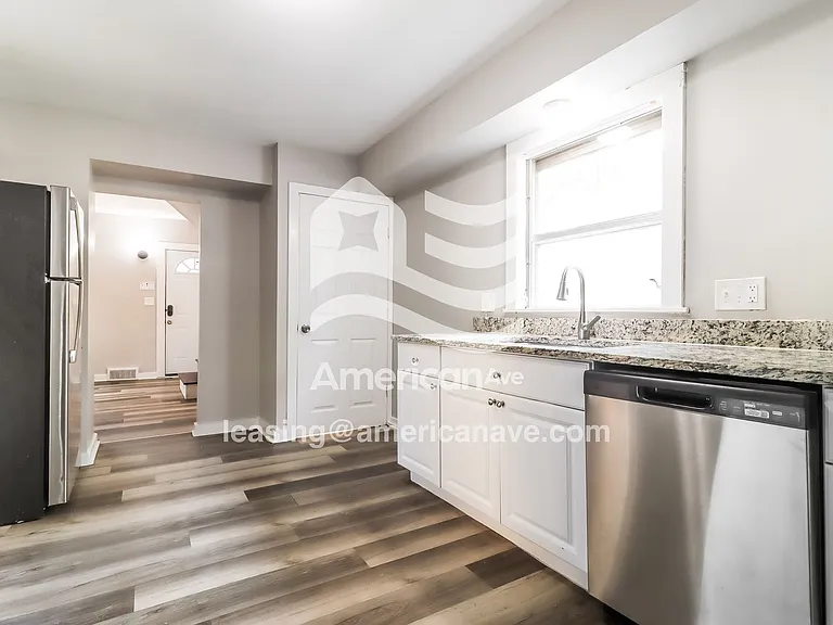 677567_005_kitchen_6.jpg