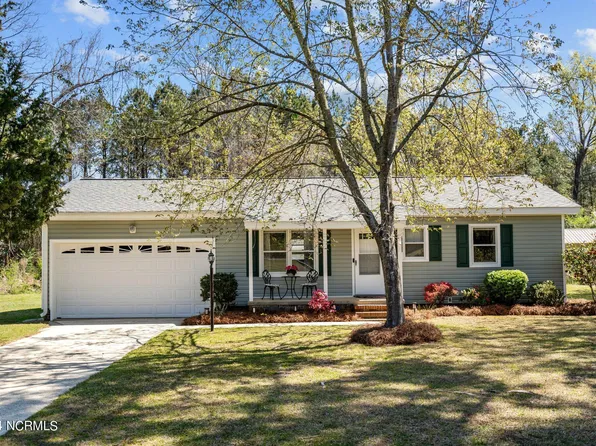 707 Pecan Lane, Lake Waccamaw, NC 28450