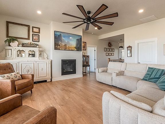 5th image of 9853 Salmon Ridge Pl