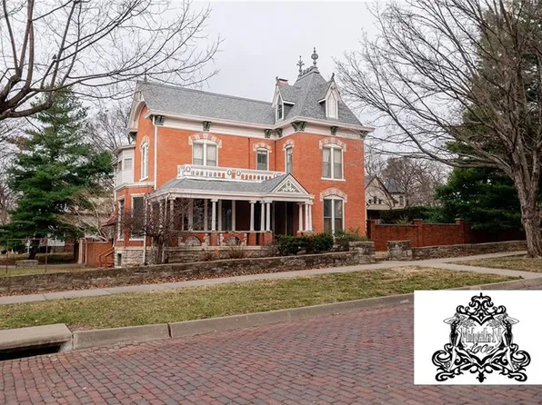 805 N 4th St, Atchison, KS 66002